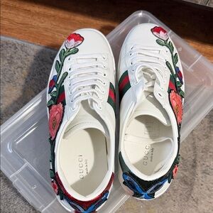 Gucci Women's White Sneakers with Floral Embroidery